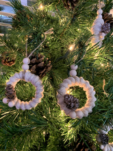 Load image into Gallery viewer, Pine cone macramé ornament
