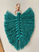 Load image into Gallery viewer, Teal Macramé Leaf Purse Clip
