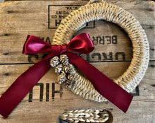 Load image into Gallery viewer, Woven Rope Wreath With Pine Cones
