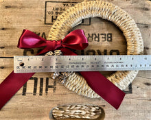 Load image into Gallery viewer, Woven Rope Wreath With Pine Cones
