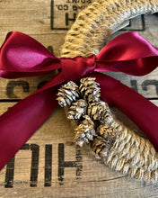 Load image into Gallery viewer, Woven Rope Wreath With Pine Cones
